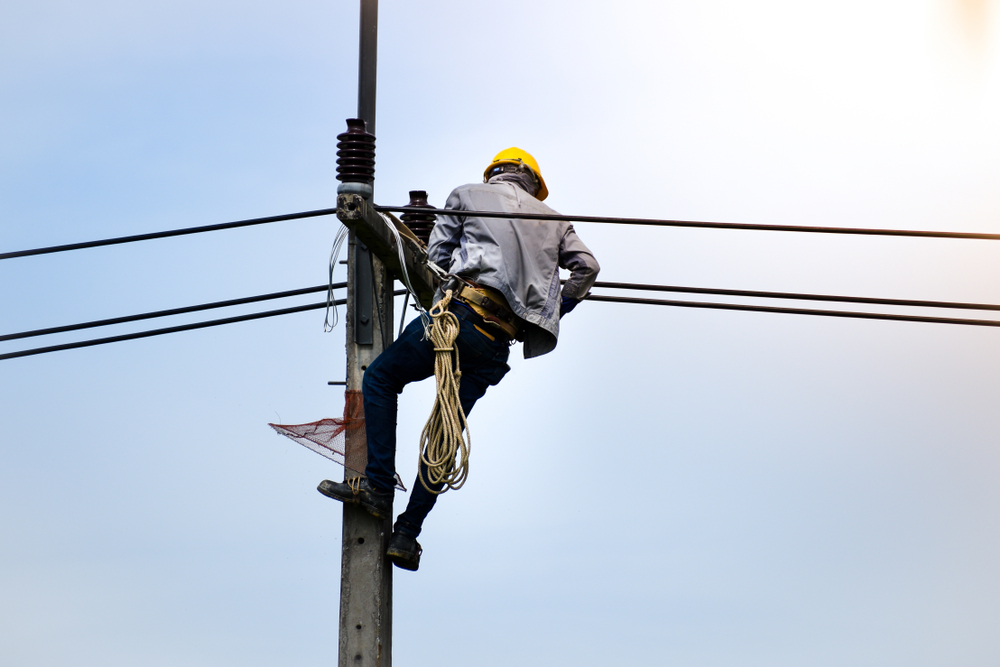 Elizabeth – PSE&G Worker Repairing Pole Hurt in Accident